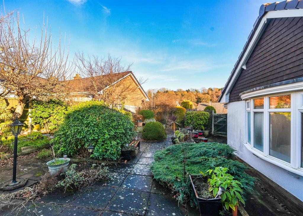 9 Balmoral Drive - Garden.jpg