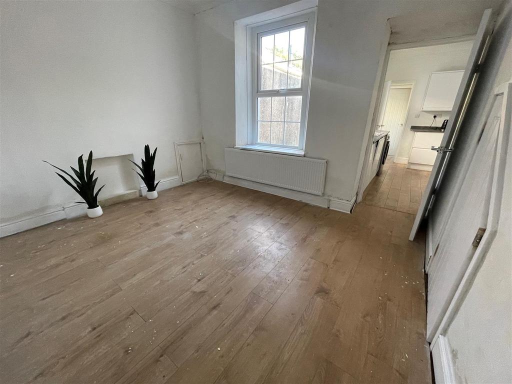 Mid Living Room