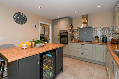 4 bedroom detached house for sale, Runnymede Gardens, Trowbridge