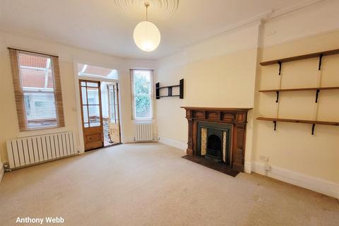 2 bedroom flat for sale, Broomfield Avenue, Palmers Green, N13