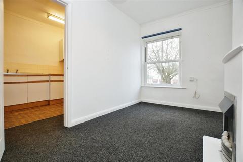 1 bedroom flat to rent, 90a High StreetCrowleNorth Lincolnshire