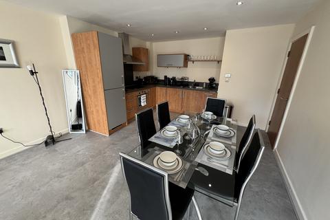 3 bedroom apartment to rent, Canal Square, Birmingham B16