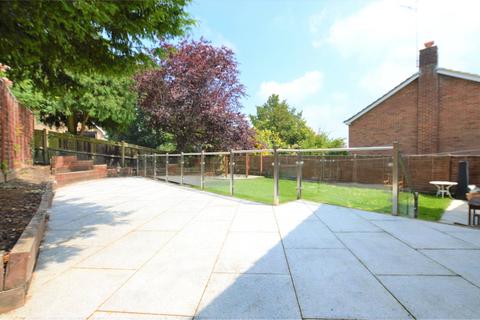 4 bedroom detached house to rent, Coniston Way, Reigate RH2