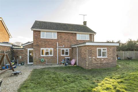 4 bedroom detached house to rent, Field End, Woking GU24