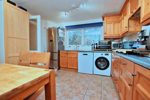 7 Hackney Close, Borehamwood, WD6 2SL