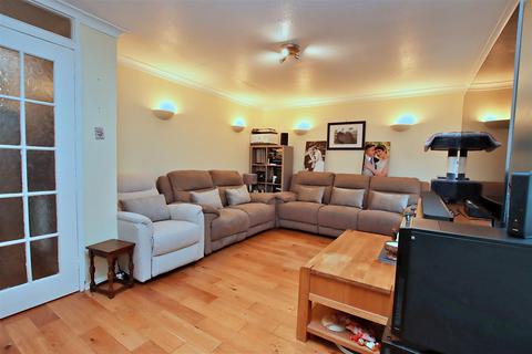 7 Hackney Close, Borehamwood, WD6 2SL