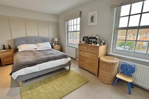 14 Aubrey Close, Marlborough, SN8 1TS