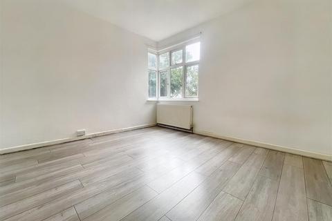 2 bedroom flat to rent, Napier Road, Wembley