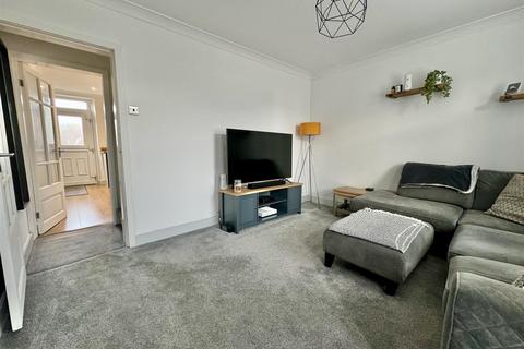 127 Greenside, Mapplewell, Barnsley, S75 6AX