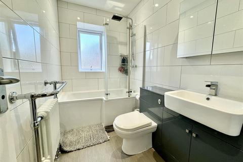 127 Greenside, Mapplewell, Barnsley, S75 6AX