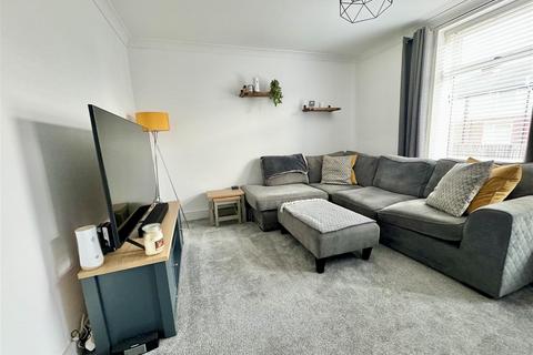 127 Greenside, Mapplewell, Barnsley, S75 6AX