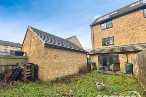 4 bedroom semi-detached house for sale, Divot Way, Basingstoke, Hampshire