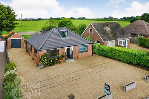 3 bedroom detached bungalow for sale, Park Lane, Wymondham