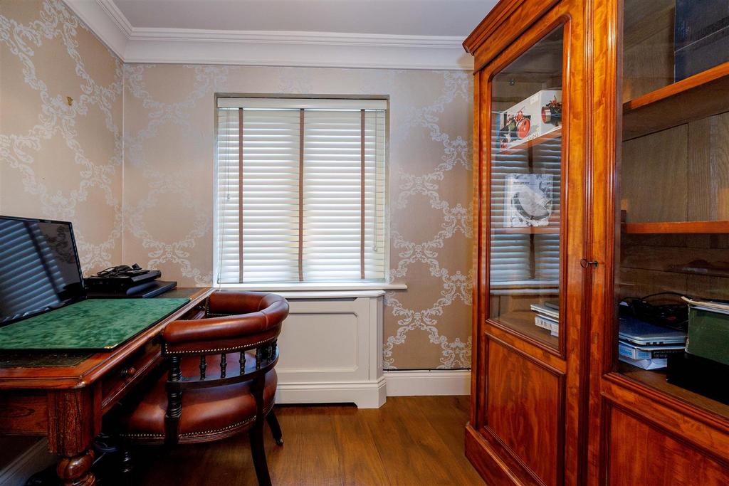 Downstairs study office 1 N9 A2549.jpg