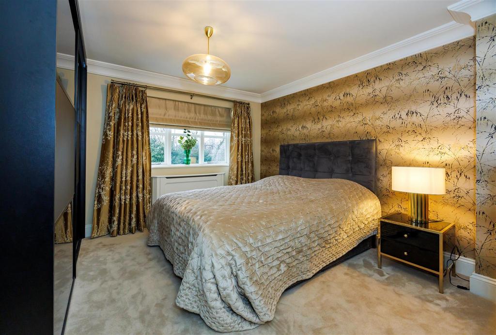 Master bedroom 1 1 N9 A2683.jpg