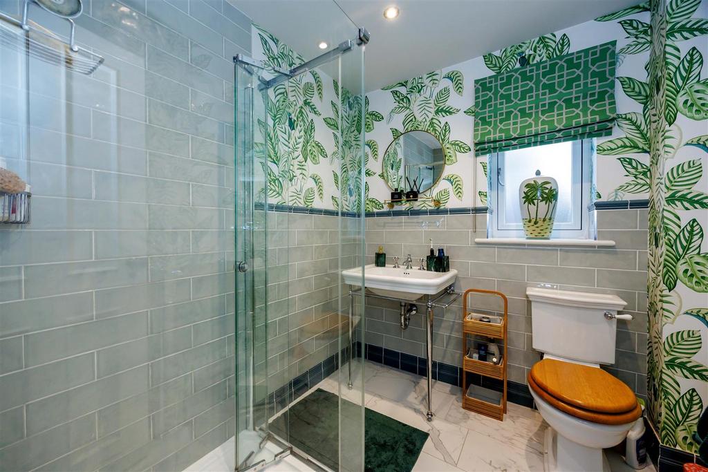 Family bathroom 1 N9 A2699.jpg