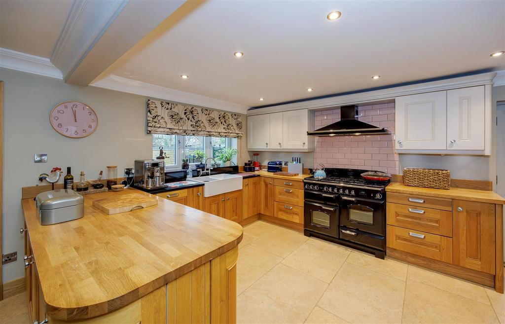 Kitchen 1 1 N9 A2644-Enhanced-NR.jpg