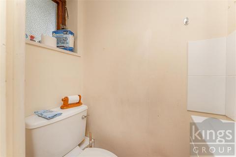 16 Agricola Place, Enfield, EN1 1DW