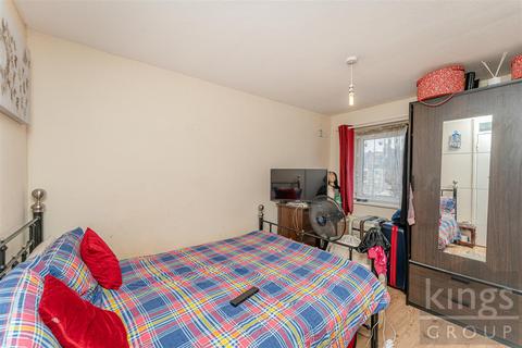 16 Agricola Place, Enfield, EN1 1DW