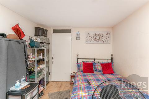 16 Agricola Place, Enfield, EN1 1DW
