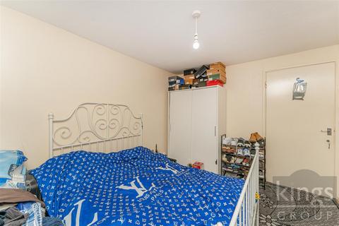 16 Agricola Place, Enfield, EN1 1DW