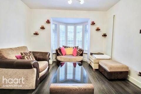 4 bedroom end of terrace house for sale, Saxon Avenue, Feltham