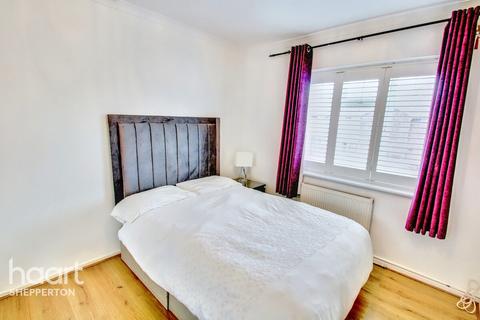 4 bedroom end of terrace house for sale, Saxon Avenue, Feltham