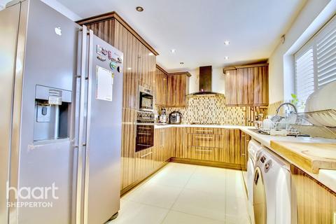 4 bedroom end of terrace house for sale, Saxon Avenue, Feltham