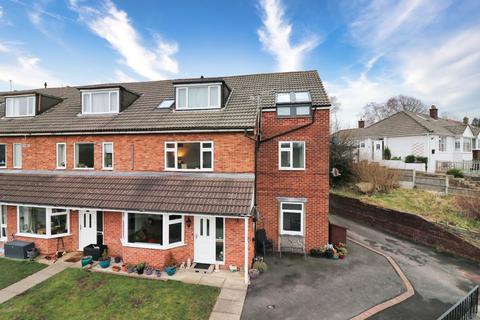 2 bedroom flat for sale, Moseley Wood Drive, Cookridge, Leeds, West Yorkshire, LS16