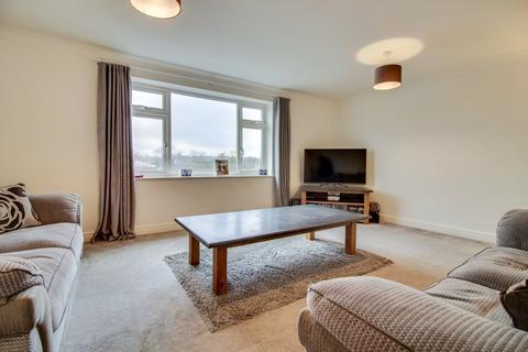 2 bedroom flat for sale, Moseley Wood Drive, Cookridge, Leeds, West Yorkshire, LS16