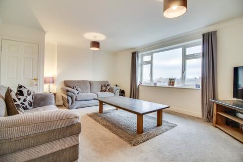 2 bedroom flat for sale, Moseley Wood Drive, Cookridge, Leeds, West Yorkshire, LS16