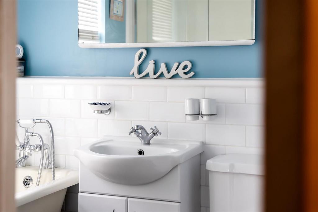 Navarino Road, 15-029.jpg