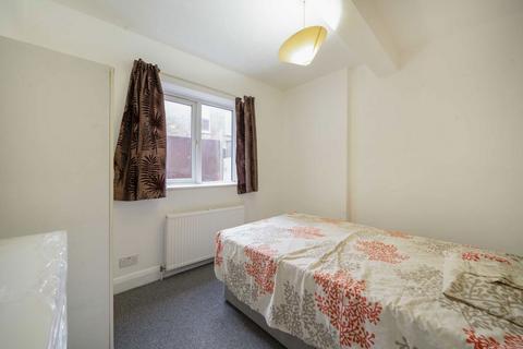 2 bedroom flat to rent, Maybury Gardens, London NW10