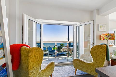 2 bedroom apartment for sale, Undercliff Road West, Felixstowe, Suffolk, IP11