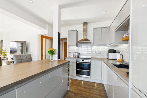 2 bedroom apartment for sale, Undercliff Road West, Felixstowe, Suffolk, IP11