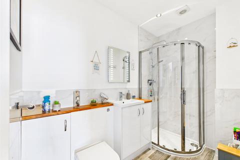 2 bedroom apartment for sale, Undercliff Road West, Felixstowe, Suffolk, IP11