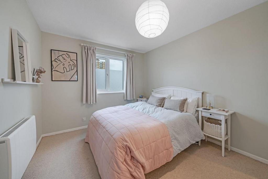 13-284881909 - Prop WPen - NS - 2 Ashurst Close SE2