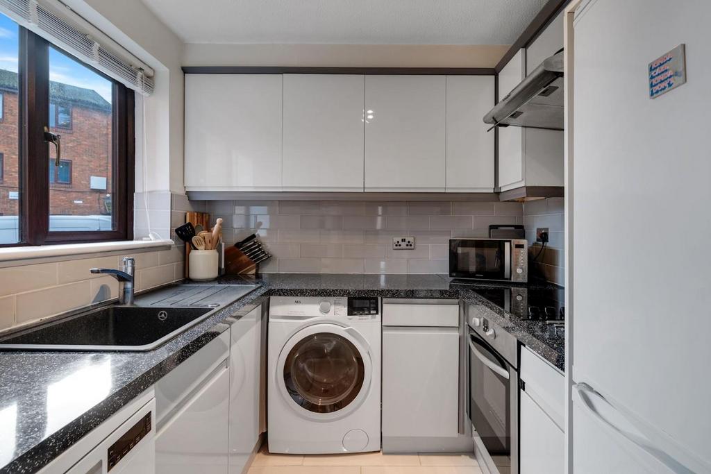 09-ada281909 - Prop WPen - NS - 2 Ashurst Close SE2
