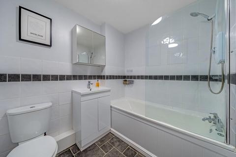 2 Ashurst Close, London, SE20 8LY