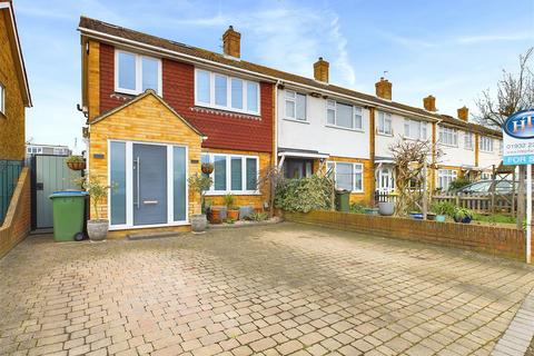 4 bedroom end of terrace house for sale, Field Common Lane, Walton-On-Thames