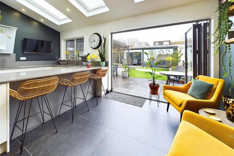 4 bedroom end of terrace house for sale, Field Common Lane, Walton-On-Thames