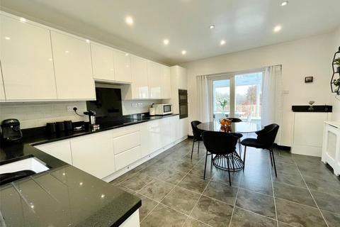 4 bedroom house for sale, Dundee Close, Leigh-on-Sea, Essex, SS9