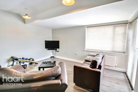 1 bedroom flat for sale, Shaw Close, STAINES-UPON-THAMES