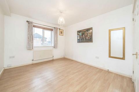 2 bedroom flat to rent, Orchid Gardens, Hounslow TW3