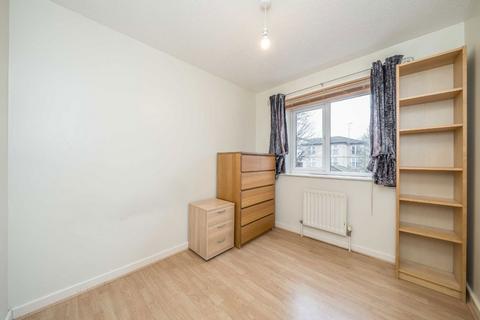 2 bedroom flat to rent, Orchid Gardens, Hounslow TW3