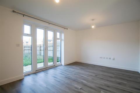 4 bedroom end of terrace house to rent, Claudius Walk, Northstowe CB24