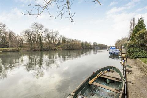 undefined, Sunbury Court Island, Sunbury-On-Thames TW16
