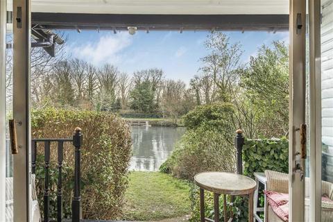 undefined, Sunbury Court Island, Sunbury-On-Thames TW16