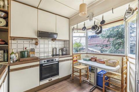 undefined, Sunbury Court Island, Sunbury-On-Thames TW16