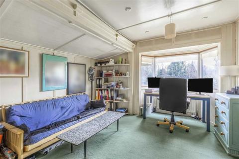 undefined, Sunbury Court Island, Sunbury-On-Thames TW16